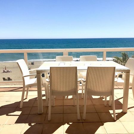 Beachfront Apartment In Ла-Кала-де-Михас Экстерьер фото