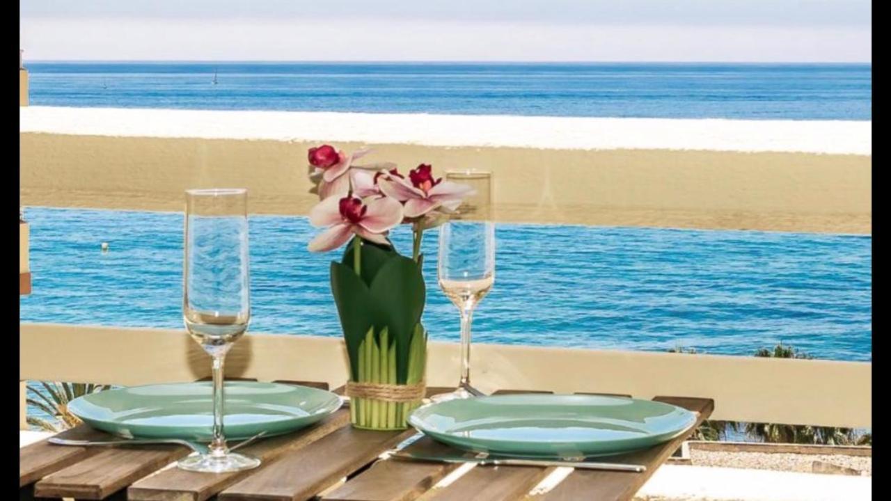 Beachfront Apartment In Ла-Кала-де-Михас Экстерьер фото
